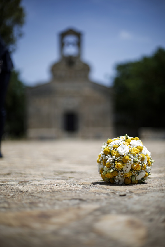 Marine Chaboud chanteuse lyrique - chapelle et bouquet